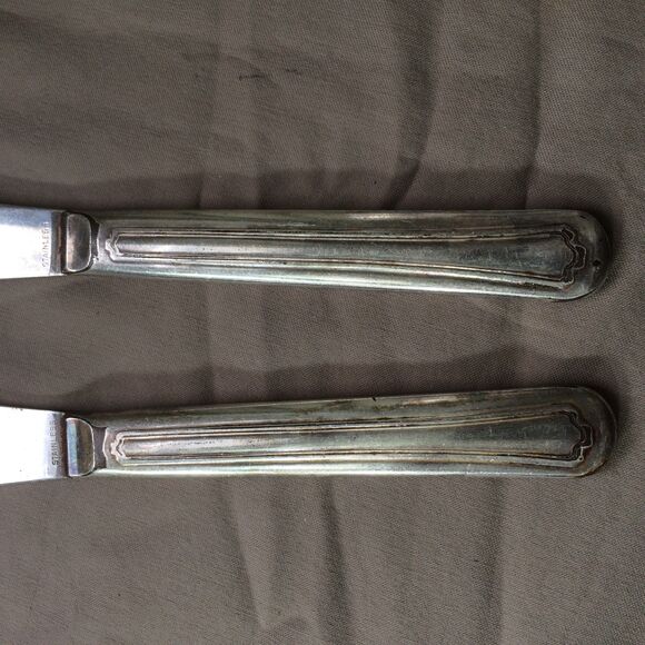 International Silver Vintage Flatware Desoto 1929 2 Silver Plated Dinner Knives - Picture 3 of 3